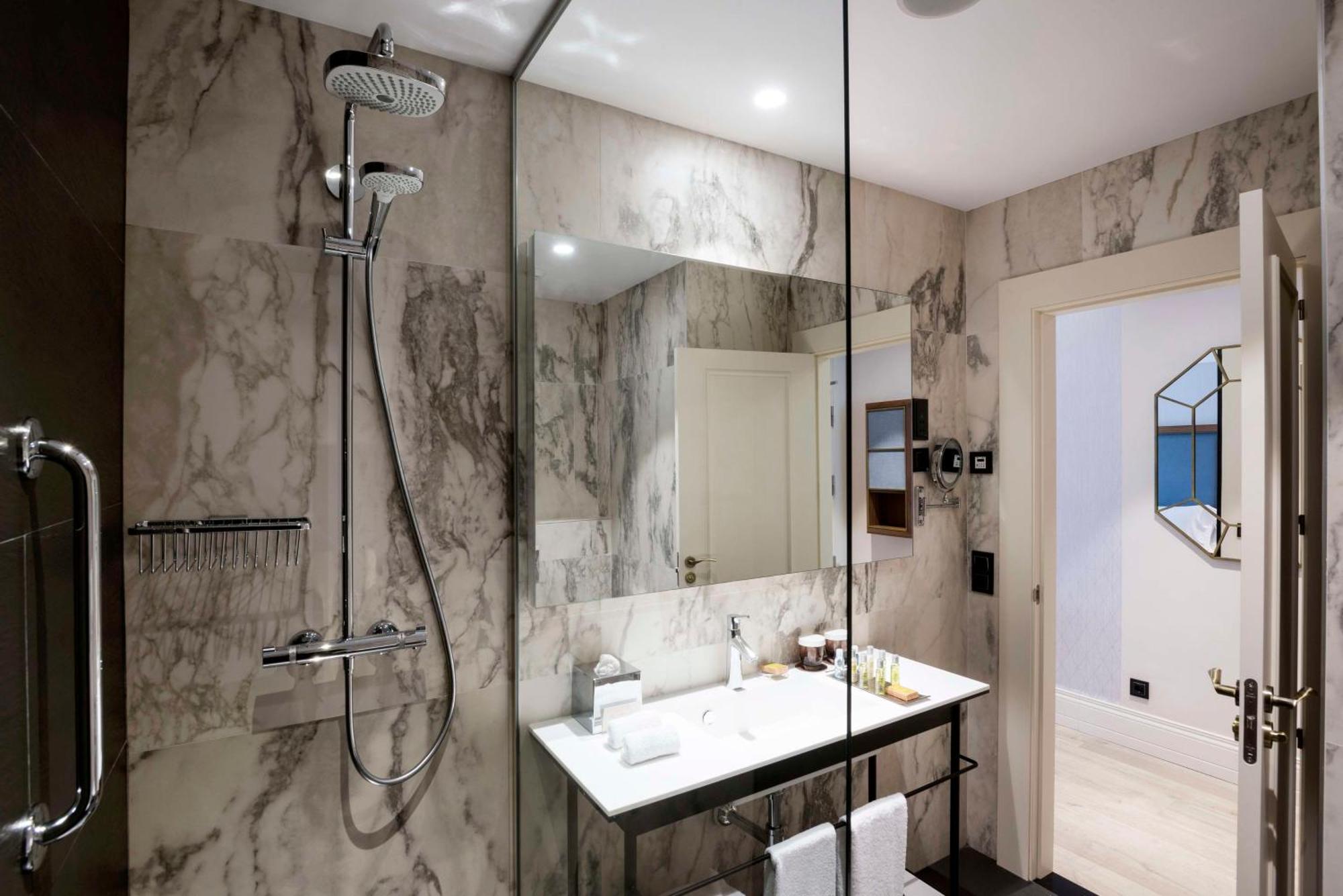 Hotel Doubletree By Hilton Madrid-prado Madri